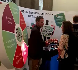 Futuros engenheiros trocam impressões depois de participarem na Roda da Sorte